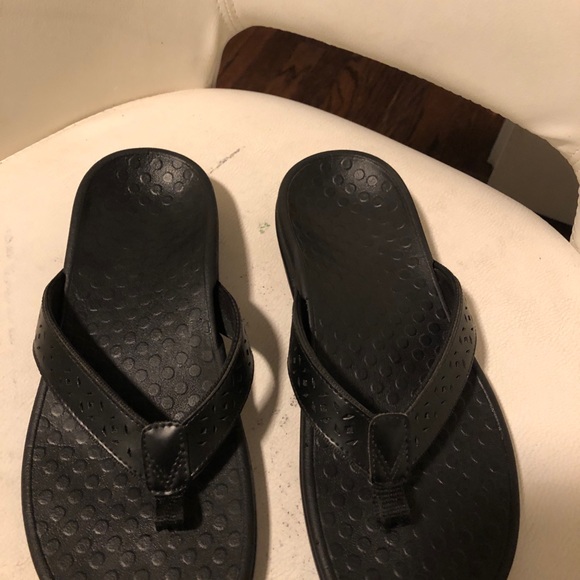 Vionic slippers size 7 - Picture 8 of 8